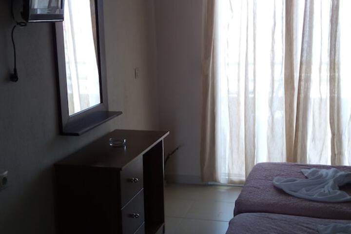Room 21 of 28
