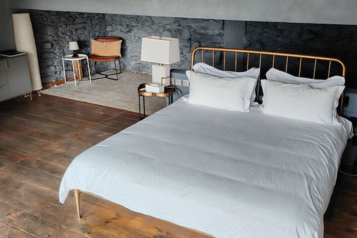 Room 4 of 86