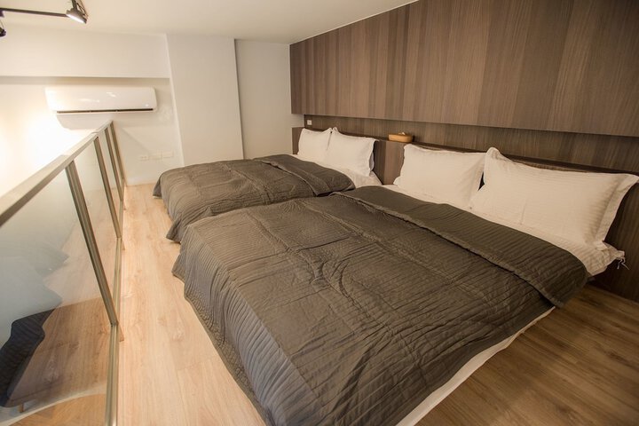 Room 7 of 100