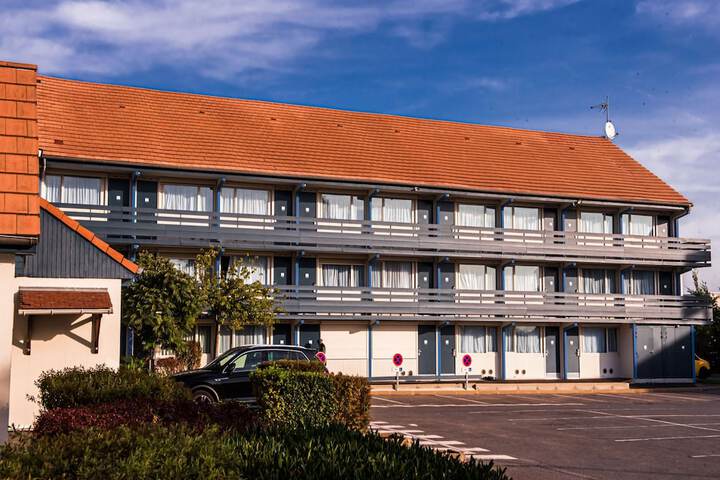 Hotel Entry