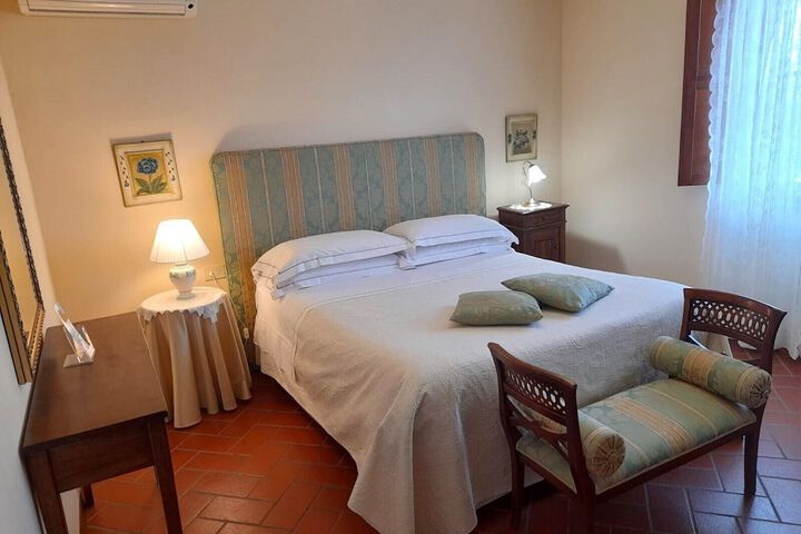 Room 2 of 18