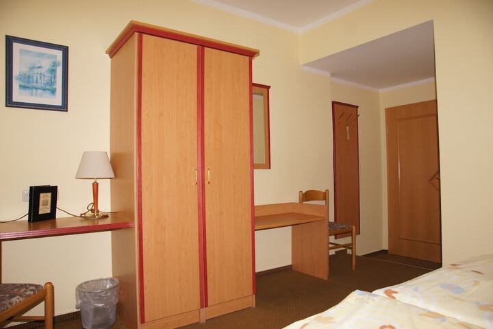 Room 15 of 52