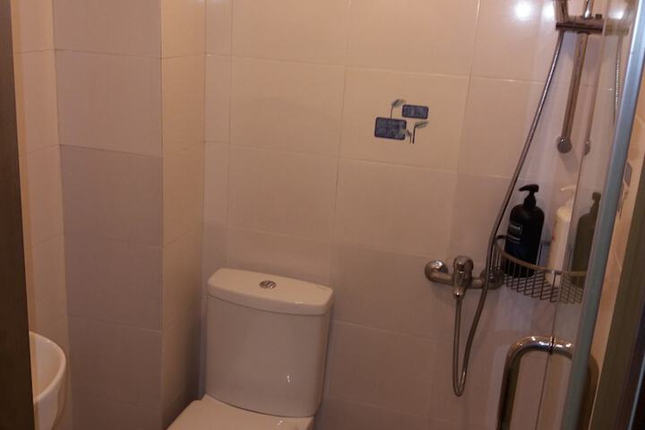 Room 27 of 106