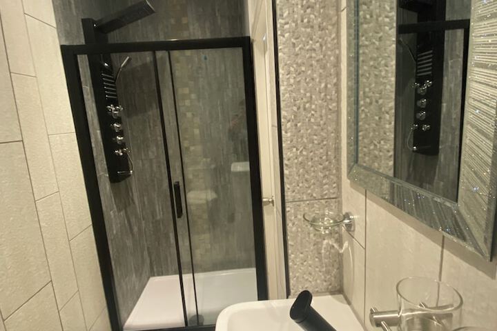 Room 25 of 28