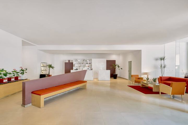 Guest Lobby