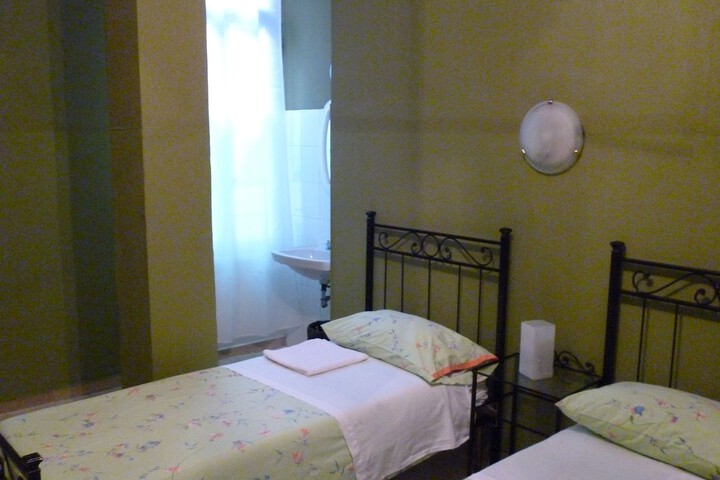 Room 13 of 37