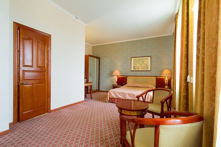 Room 5 of 92