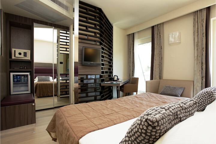 Room 10 of 61