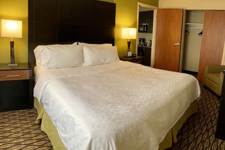 Room 12 of 65