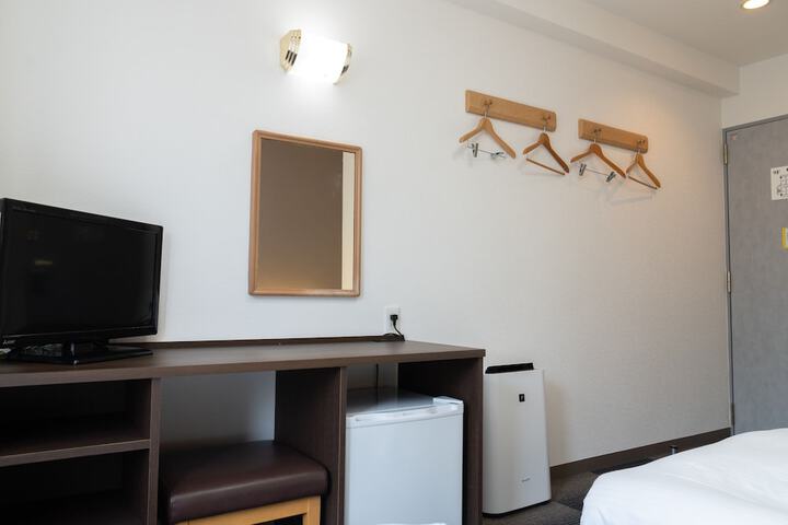 Room 13 of 22