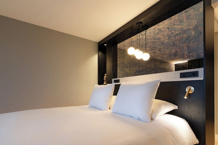 Room 18 of 42