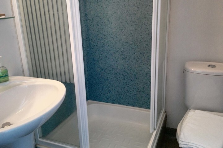 Room 32 of 60