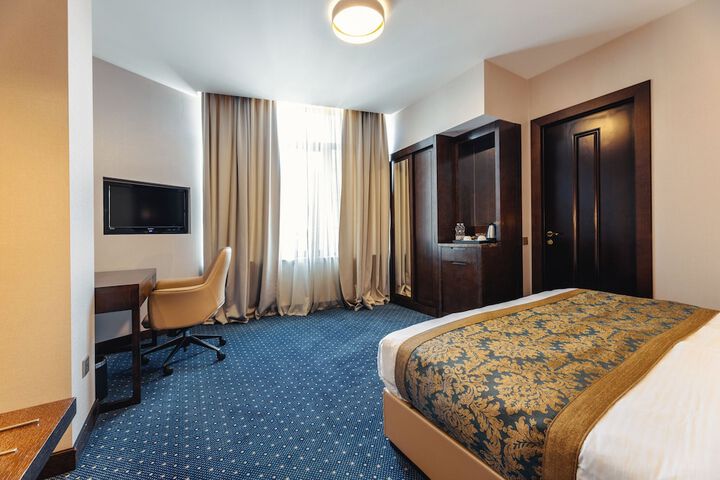 Room 41 of 80