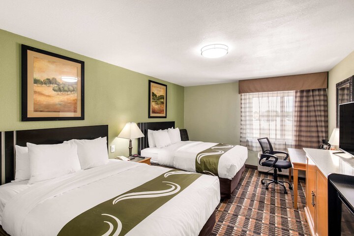2 Double Beds (11 of 14)