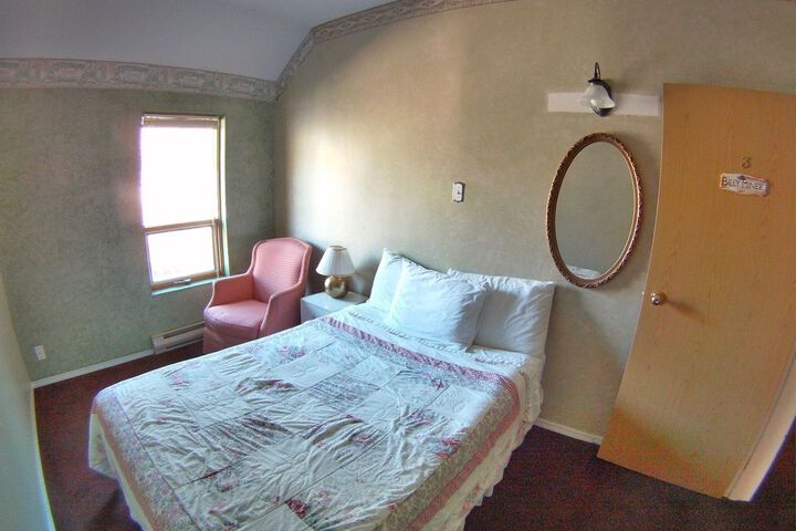 Room 33 of 68