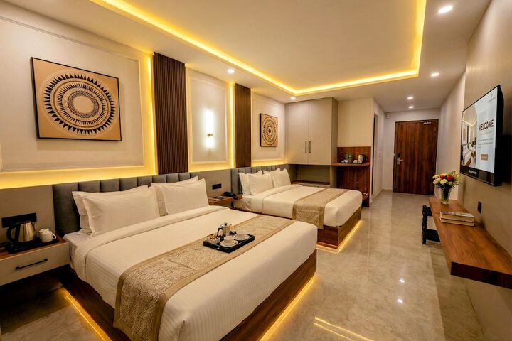 Room 6 of 13
