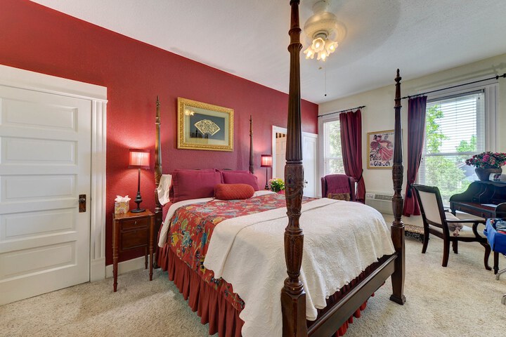 Room 4 of 106