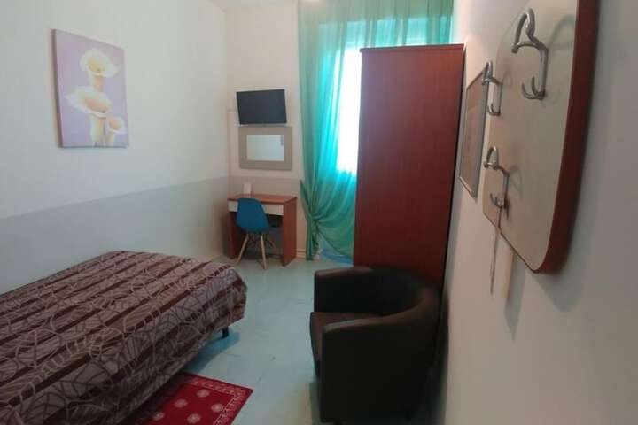 Room 11 of 38