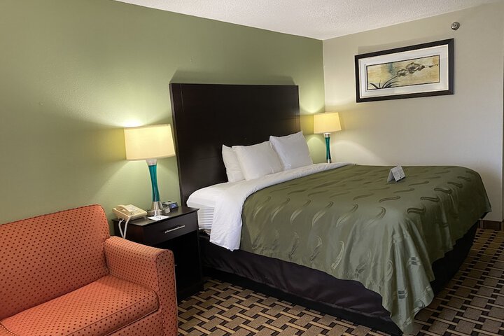 1 King Bed (1 of 3)