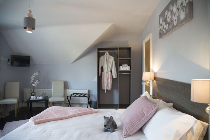Room 10 of 87