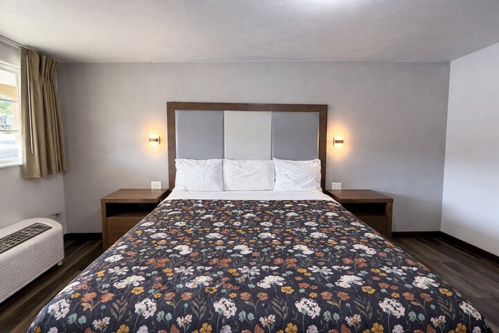 Room 12 of 25
