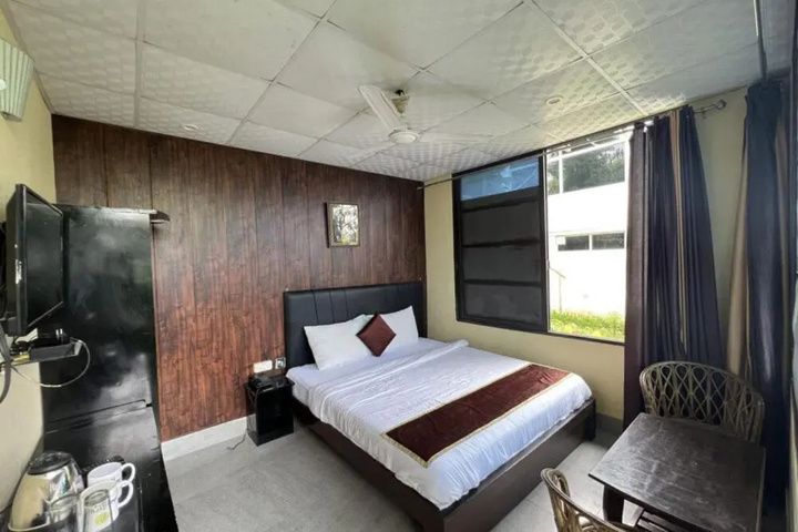 Room 2 of 7