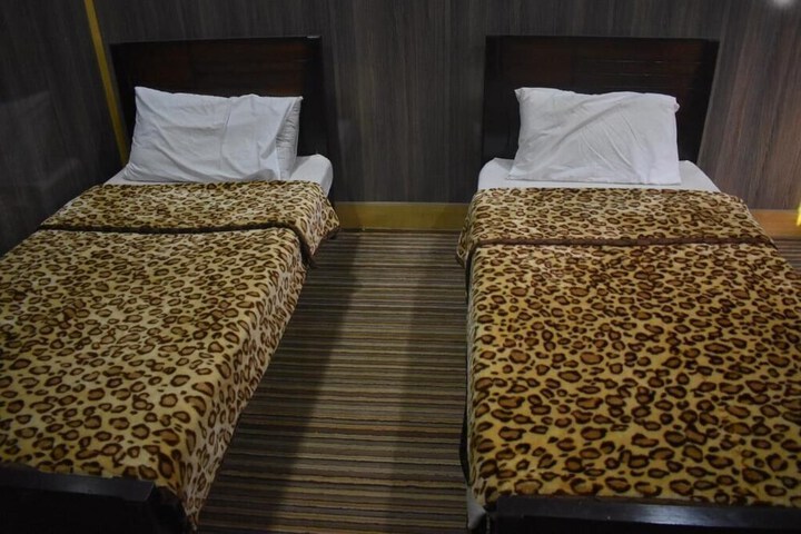 Room 8 of 25