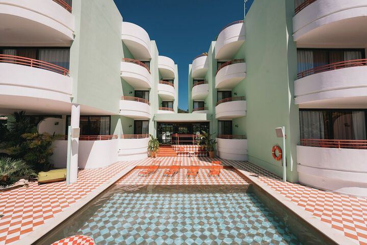 Pool 35 of 70