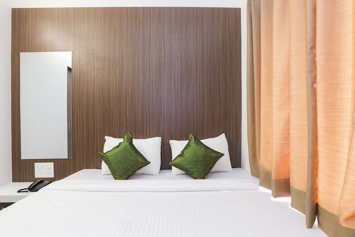 Room 9 of 32