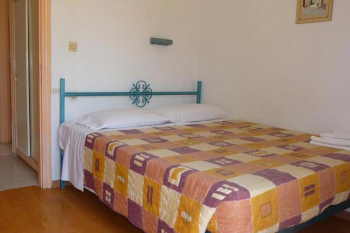 Room 6 of 11