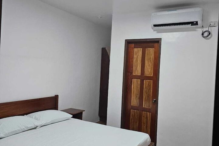Room 10 of 28