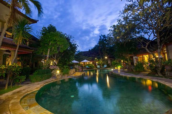 Hotel Pool