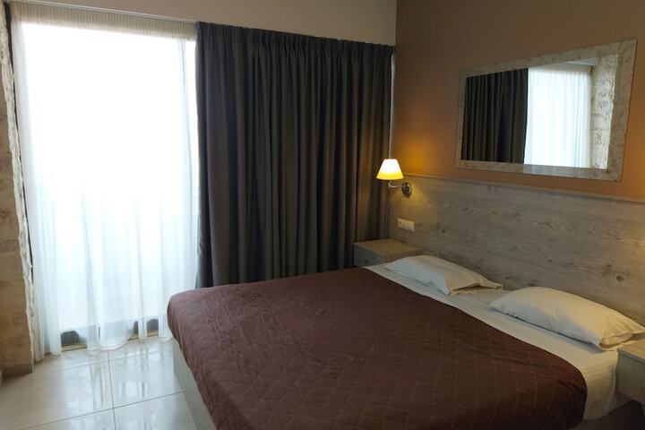 Room 20 of 106