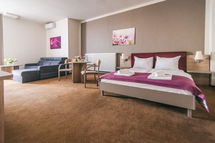 Room 9 of 39