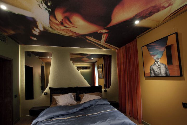 Room 73 of 257