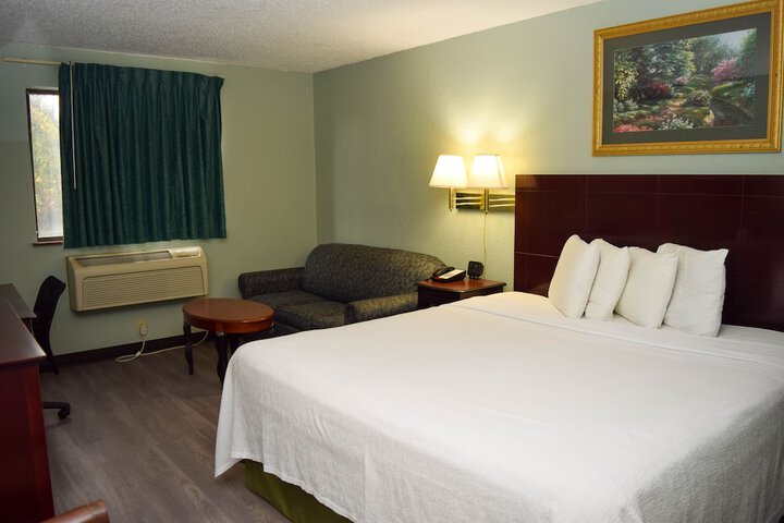 1 King Bed (5 of 5)