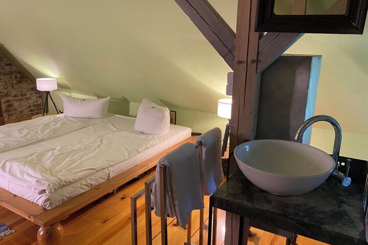 Room 44 of 101
