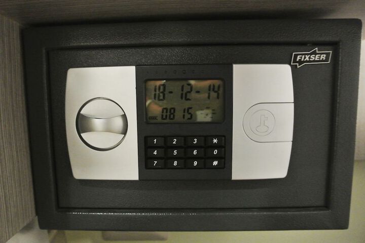 Room 19 of 74