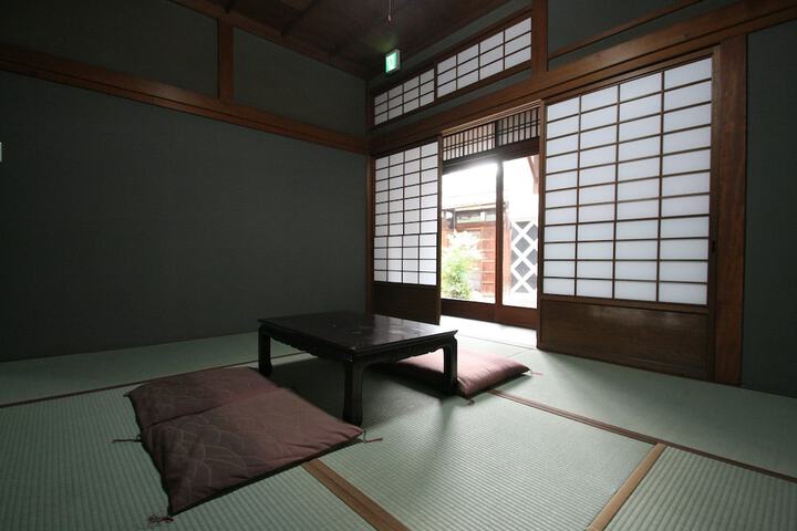 Room 35 of 107