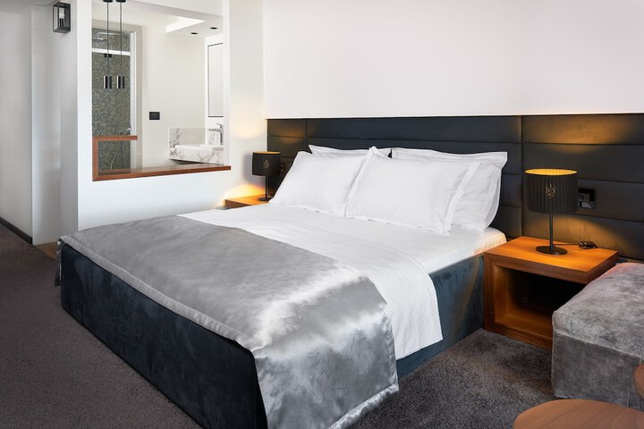Room 3 of 35