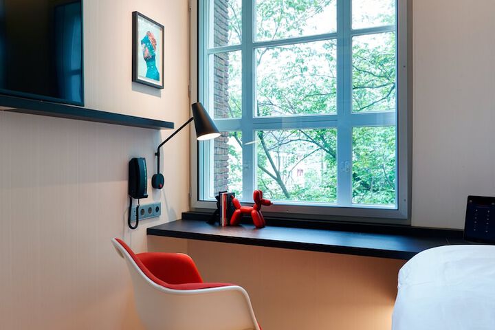 Room 6 of 37