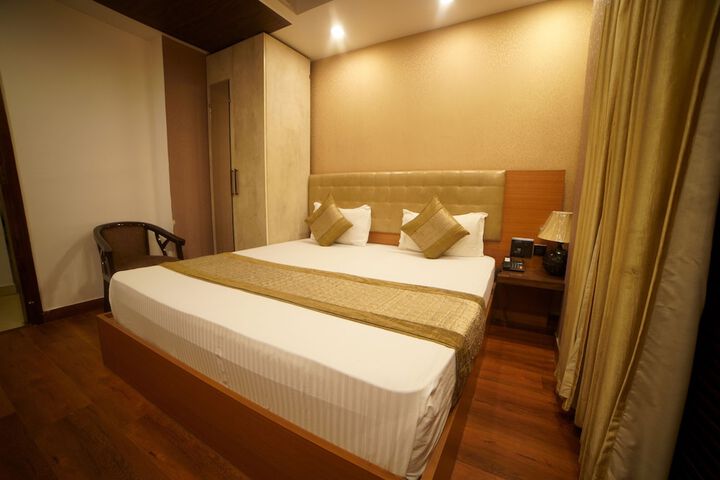 Room 18 of 48