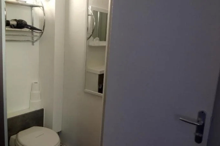 Room 8 of 14