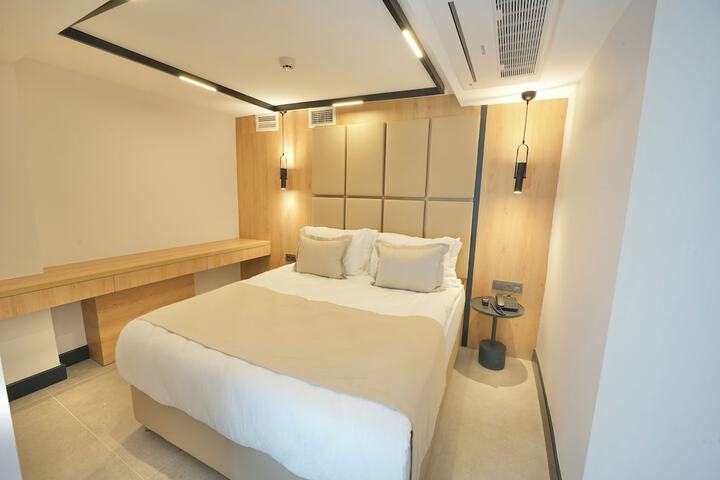 Room 13 of 27