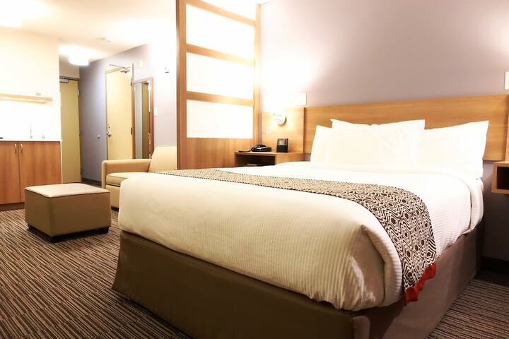 1 Queen Bed (44 of 50)