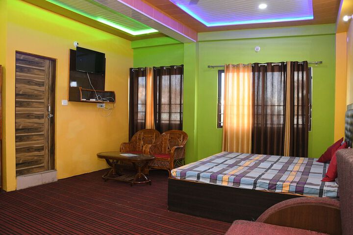 Room 10 of 16