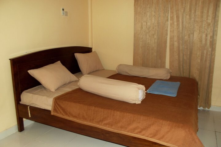 Room 4 of 13