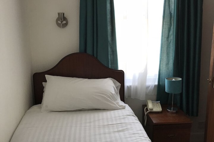 Room 11 of 37