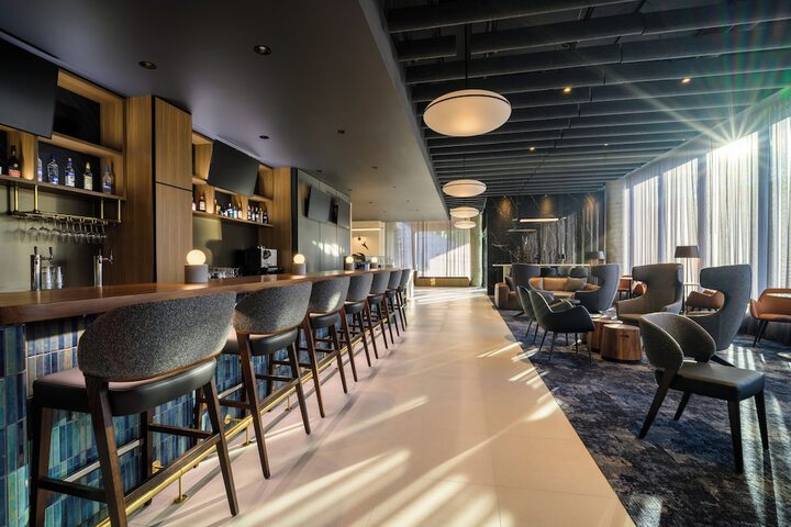 Lobby lounge