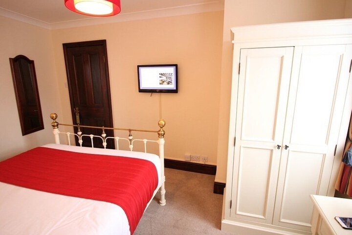 Room 4 of 140
